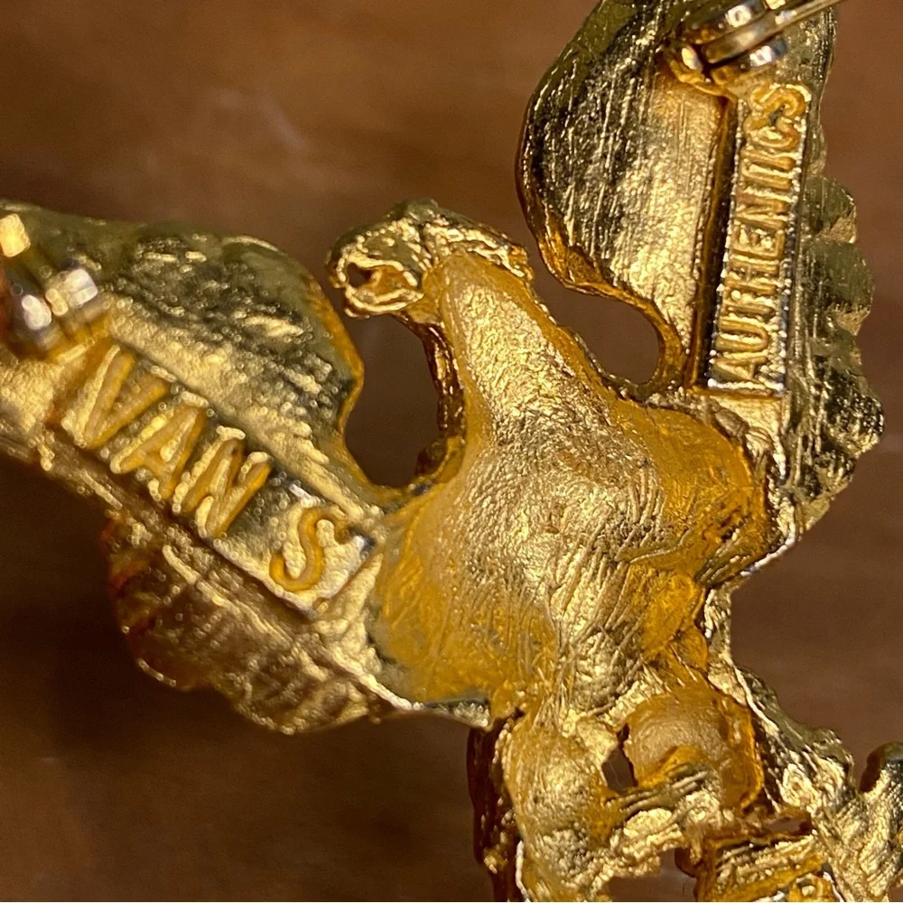 Vintage Van S Authentic 2838 Gold Cast Spread Wings Eagle Brooch